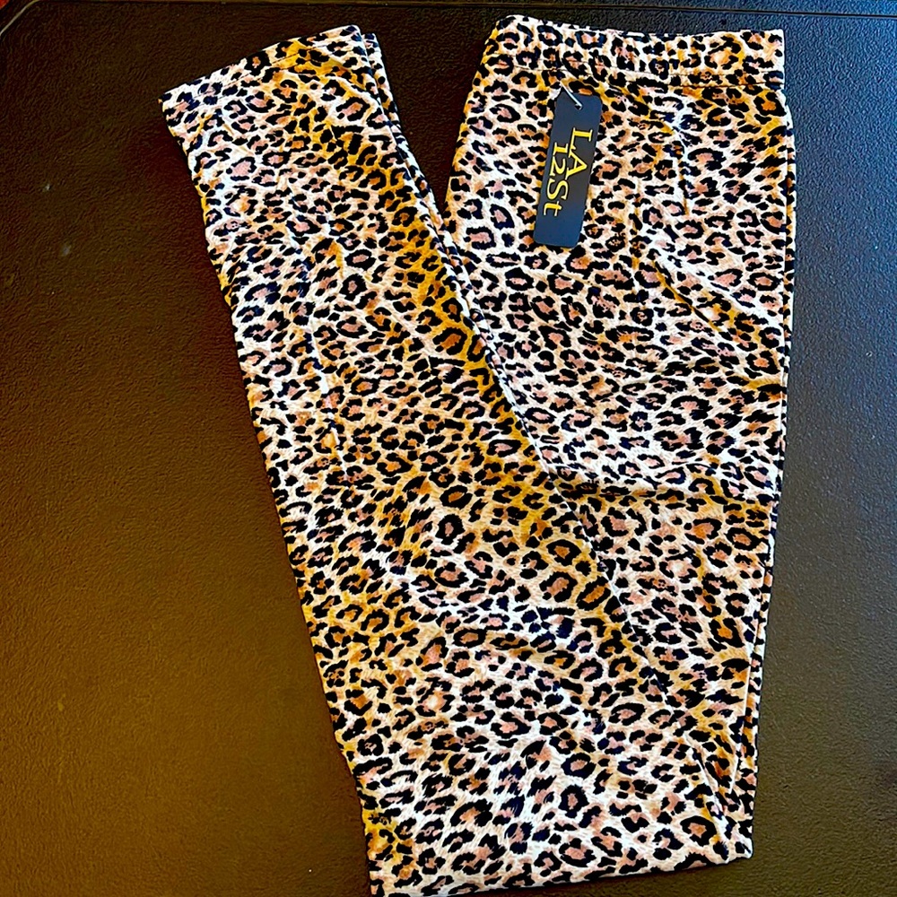 LA 12ST.  Leggings Animal Print. One Size. BLACK. TAN BROWN COLORS.  STRETCH.